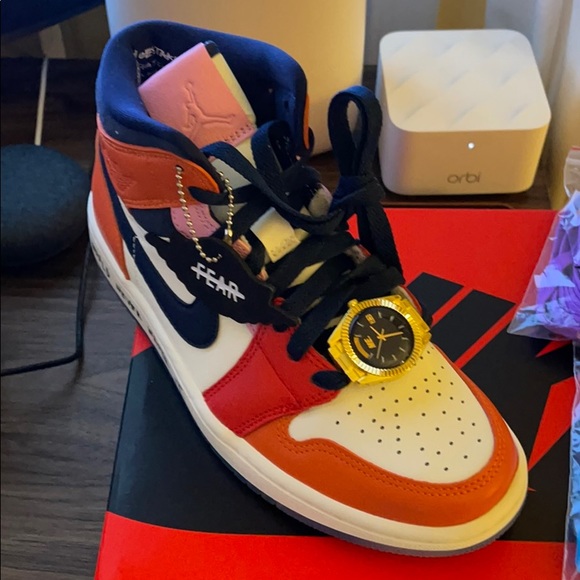 WMNS Air Jordan 1 Mid Fearless (Size 6w) - Picture 6 of 16